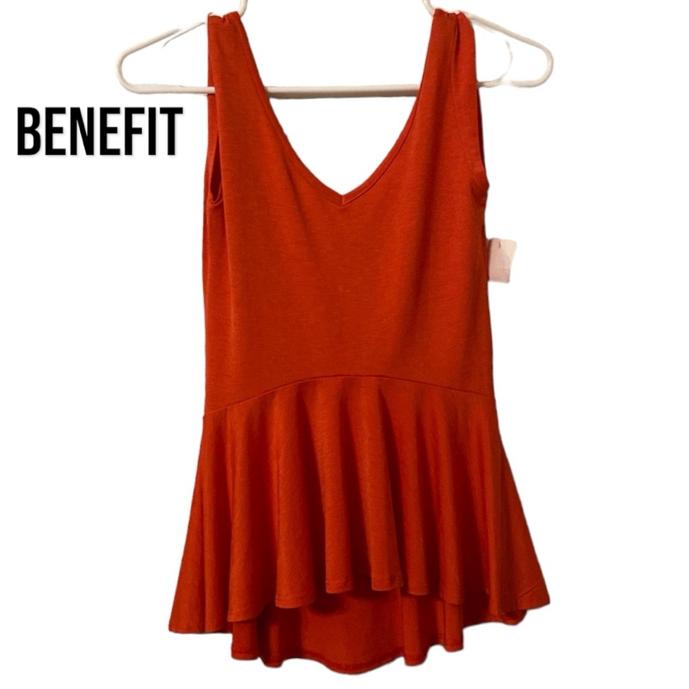 NWT Benefit vneck flowy Top small